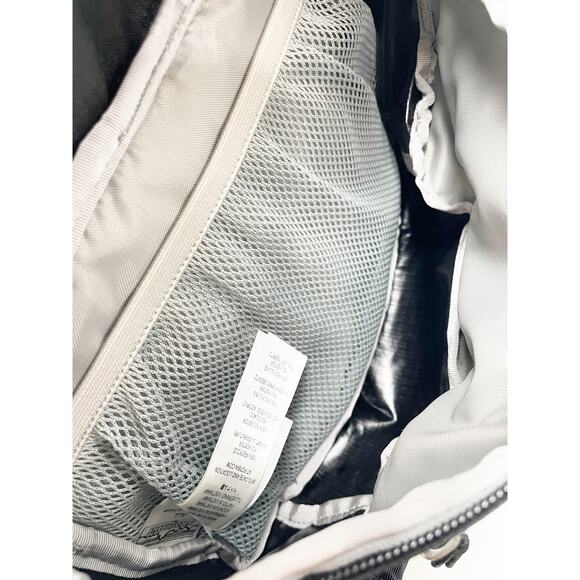 Patagonia Black Hole Waist Pack Shiny Black Bag Spring 2020 - Picture 2 of 8